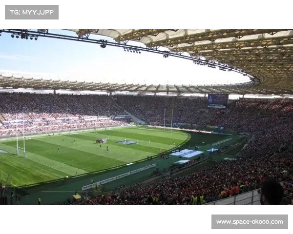 伯纳乌球场新建顶棚测试，可完全封闭